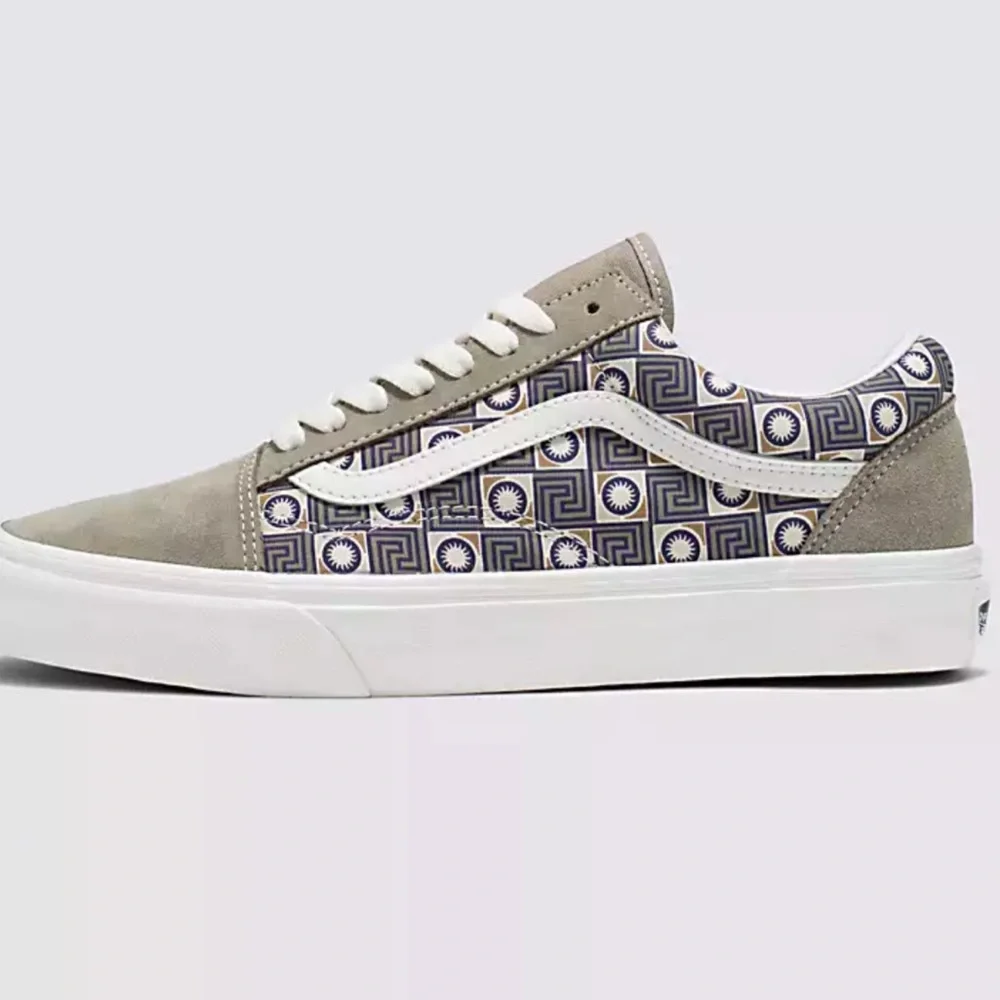 Vans WMNS Old Skool
Geo Trek Olive
VN0007NTOLV
Sneakers - Picture 4 of 16